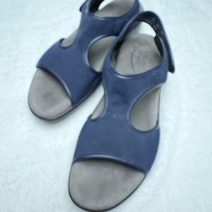 SAS. Navy sandals. Size 8M